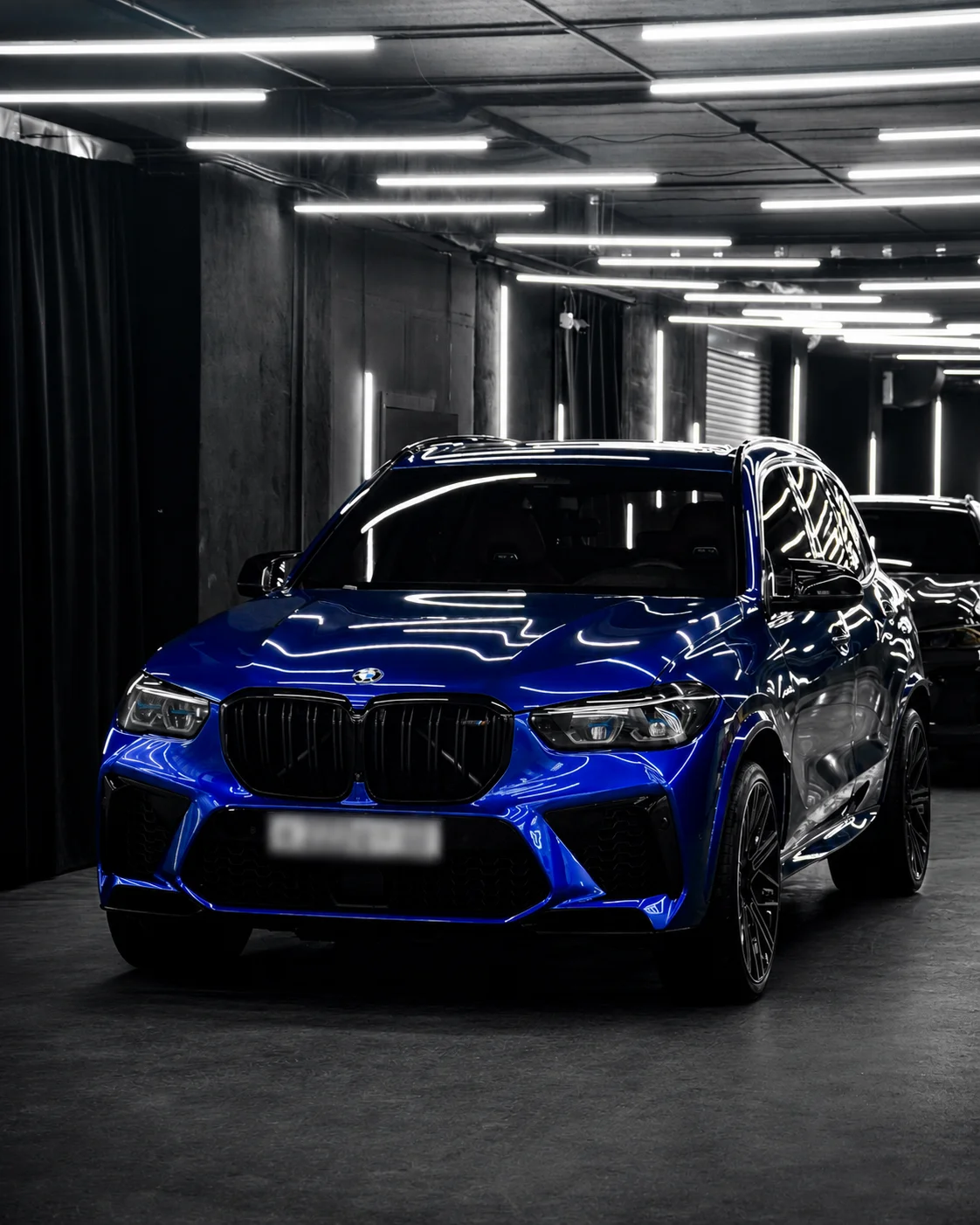 BMW X5M F95 Competition в Marina Bay Blue: керамика, тонировка и фары