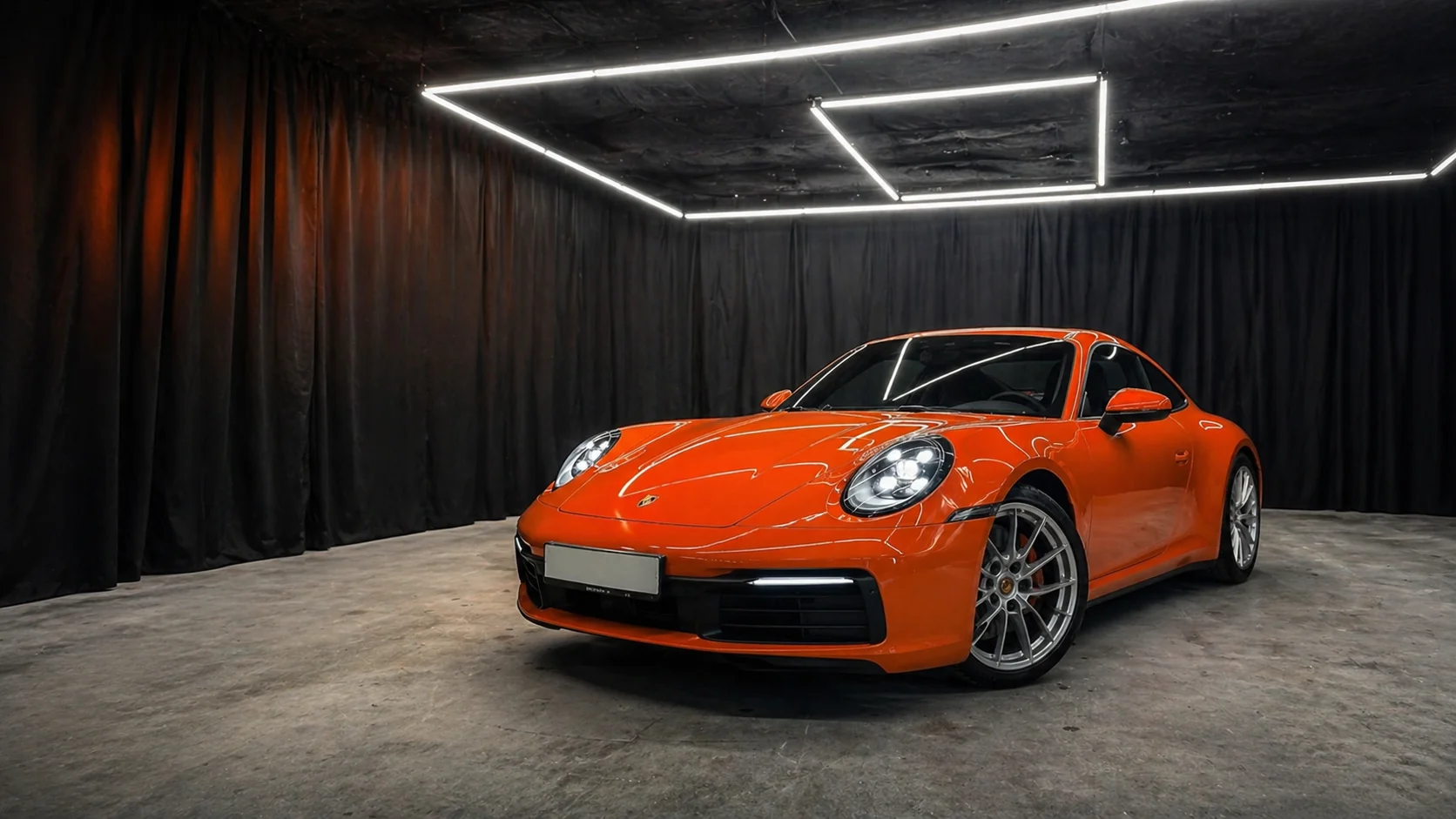 Porsche 911 в детейлинг-центре Gamble — Lava Orange кузов и LED-освещение